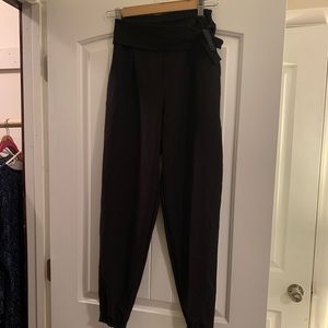 Styling relax fit jogger ish type pants black